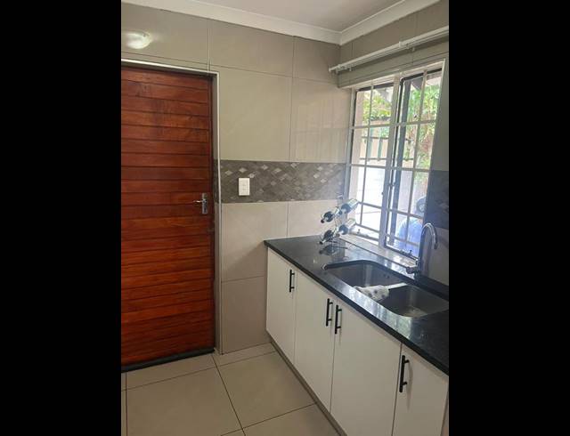 5 BEDROOM PROPERTY TO RENT IN WELTEVREDEN PARK